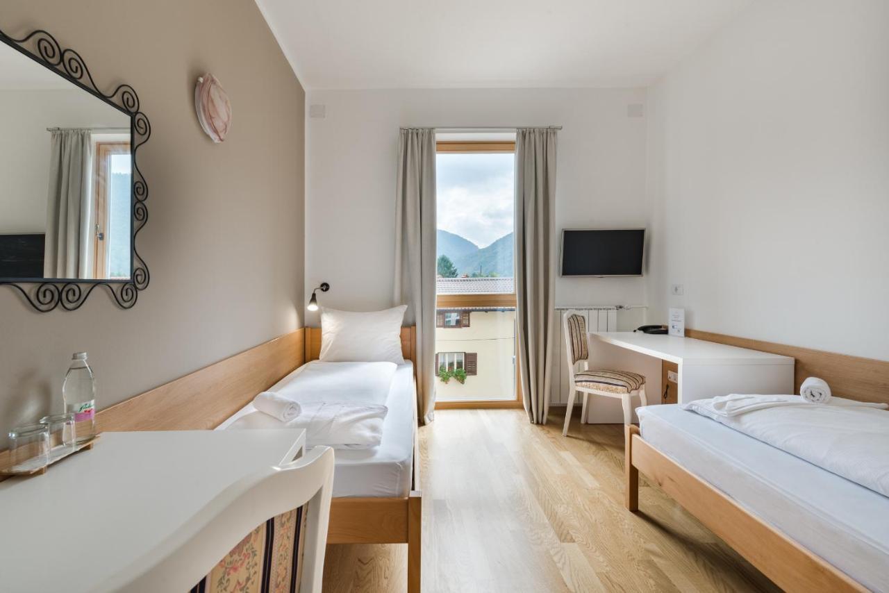 Hotel Dvorec Tolmin Exterior photo