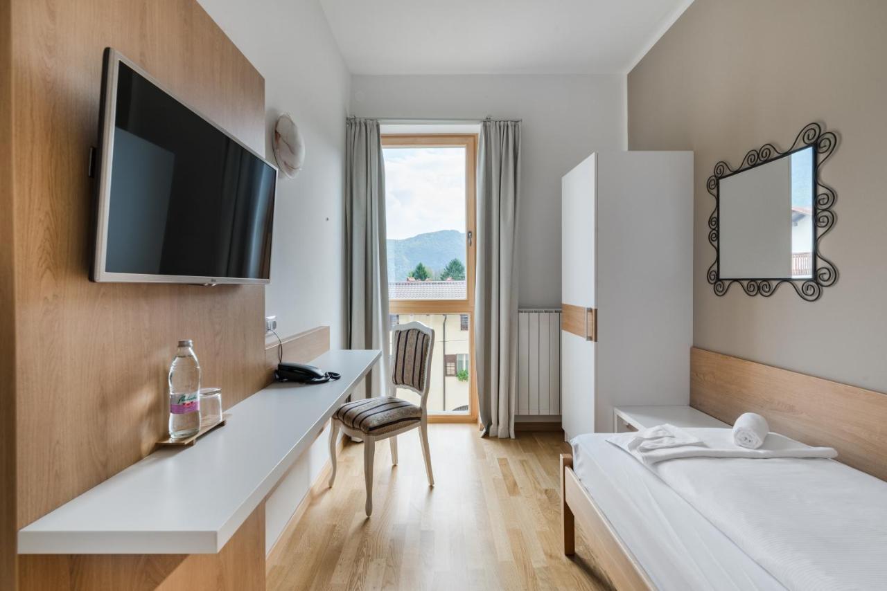 Hotel Dvorec Tolmin Exterior photo